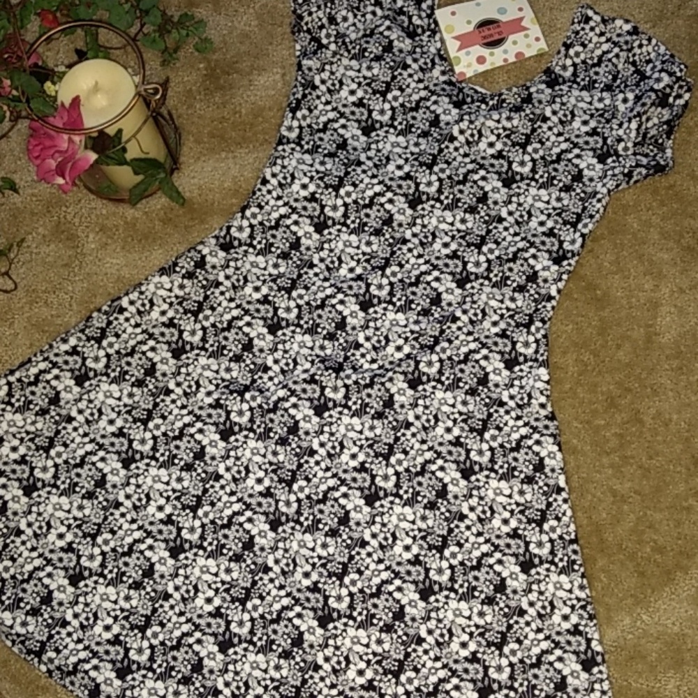Classic woman fit~n~flare! dress FINAL$